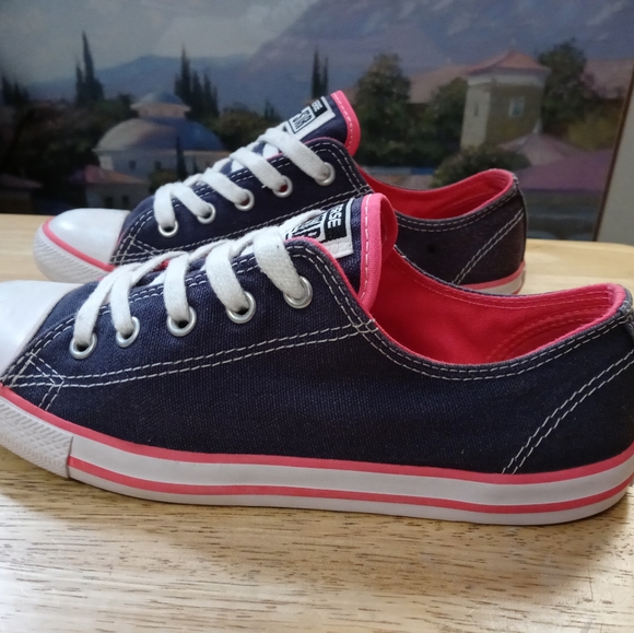 🏀😘CONVERSE ALL STAR LADY WEAR⛵SIZE 6,PINK,BLACK,WHITE COLOR.🌅 - Picture 7 of 16